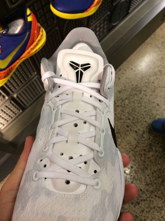 Kobe,System,黑,白灰,配色,实物,曝光,一款,黑  Kobe 8 System 黑白灰配色实物曝光