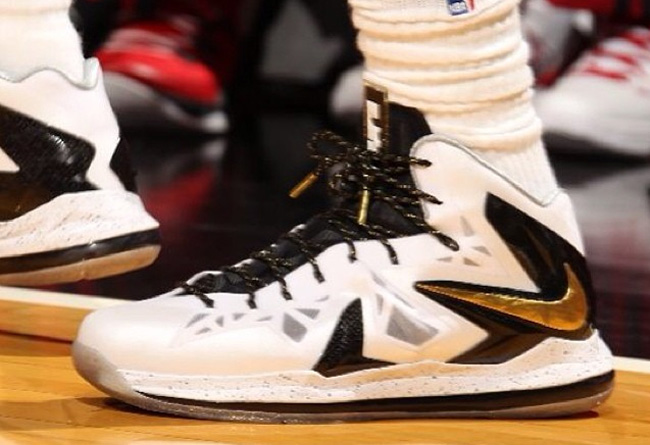 詹姆斯,赛场,依然,穿着,LeBron,Elite,詹姆斯,  詹姆斯赛场依然穿着 LeBron 10 Elite