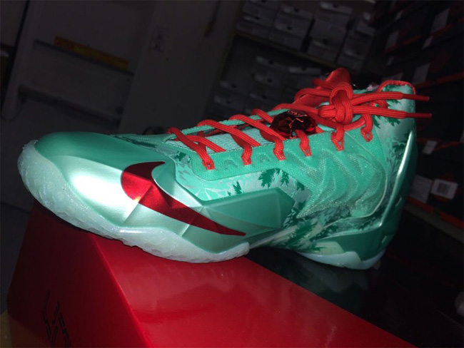 LBJ,LBJ11,圣诞大战 LBJ11圣诞大战 LeBron 11 ＂Christmas＂ 圣诞配色更多实物曝光