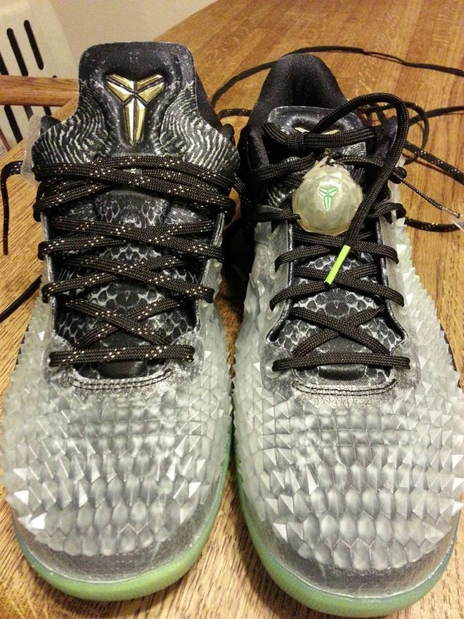 Kobe 8, Kobe 8 SS,圣诞 科八圣诞配色 Kobe 8 System SS ＂Christmas＂ 实物细节图片