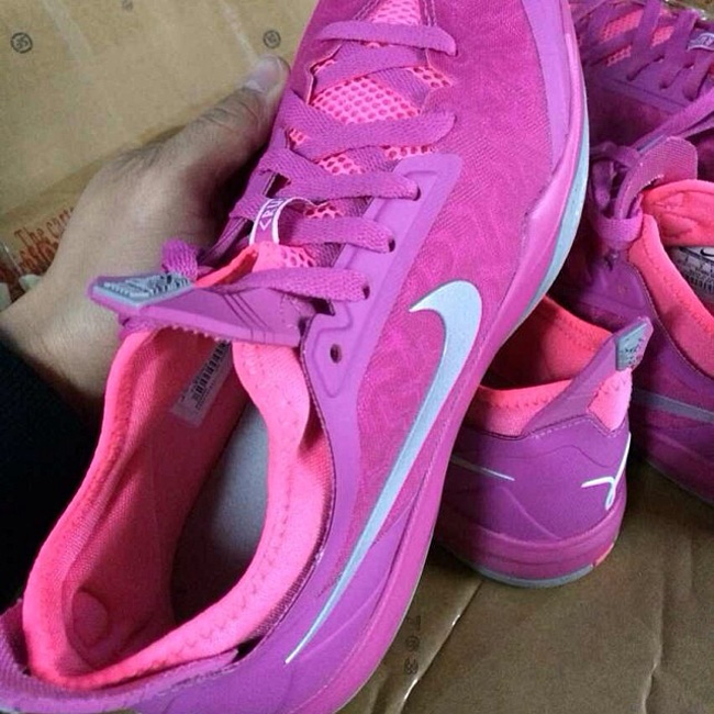 Nike Zoom Crusader,Kay Yow,乳腺癌 詹姆斯哈登战靴 Nike Zoom Crusader ＂Kay Yow＂ 乳腺癌配色实物曝光
