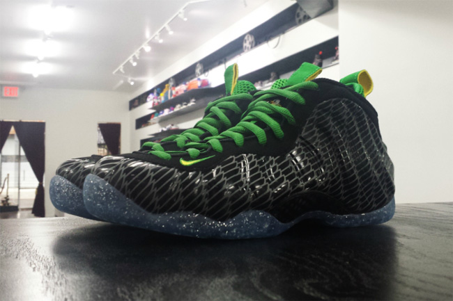 俄勒冈鸭子喷,鸭子喷,Nike Foamposite One 俄勒冈鸭子喷发售 Nike Foamposite One ＂Oregon Ducks＂ 3M 反光鞋面展示