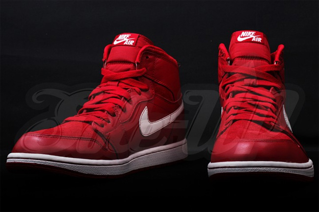 Air Jordan 1 Retro High OG,Air 2014 AJ1红色麂皮555088-601 Air Jordan 1 Retro High OG 红色麂皮高清图赏