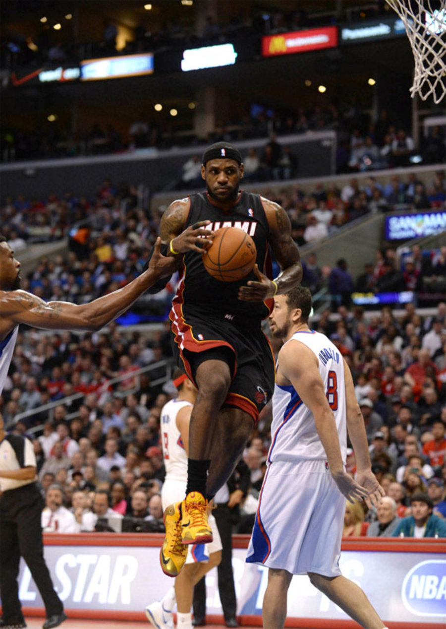 LBJ11,LeBron 11 LBJ11 詹姆斯赛场穿着 LeBron 11 ＂Fairfax＂ 更多图片