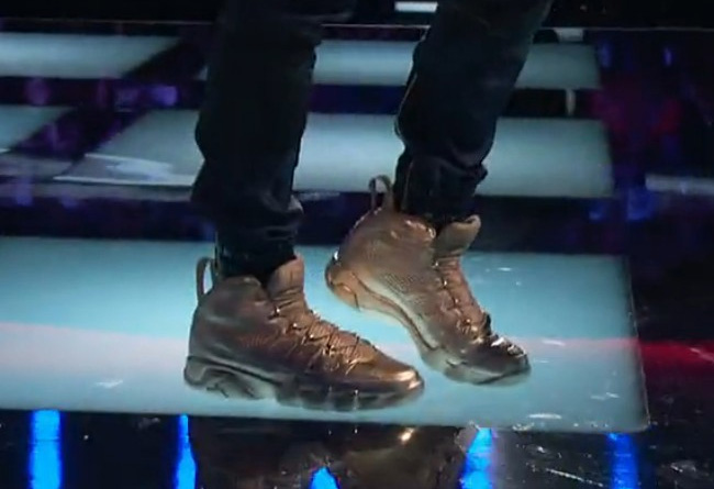 Usher实着Air,Jordan,9,Silver  Usher 上脚 Air Jordan 9 "Silver"