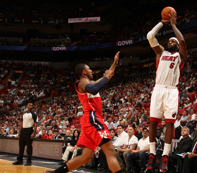 LBJ11 Low, LeBron 11 Low,LBJ11 低帮LBJ11 LOW 詹姆斯赛场穿着 LeBron 11 Low 黑红配色