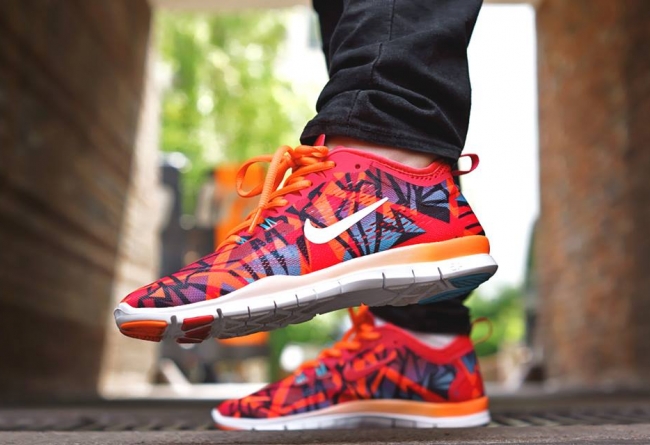 Nike WMNS Free TR Fit 5.0 629832-600 Nike WMNS Free TR Fit 5.0 橙红配色上脚实拍