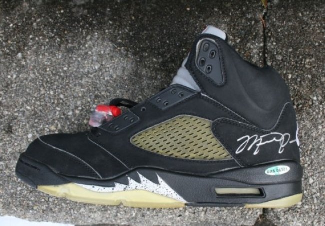 AJ5银灰,AJ5,Air Jordan 5 AJ5银灰 Air Jordan 5 “Metallic” 乔丹亲签版现身 eBay