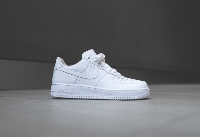 Nike Air Force 1,315122-111 315122-111 经典回归，Nike Air Force 1 '07 纯白配色