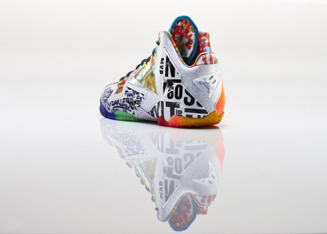 LBJ11,LeBron 11,What The LeBro LBJ11 650884-400 LeBron 11 ＂What The LeBron＂ 将延期发售
