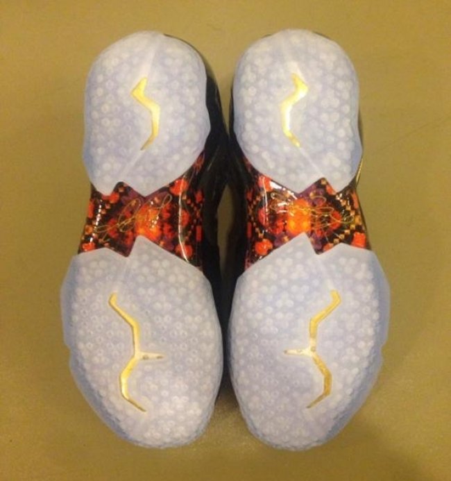 LBJ11,LeBron 11 LBJ11 詹姆斯赛前上脚 LeBron 11 ＂Watch The Throne＂