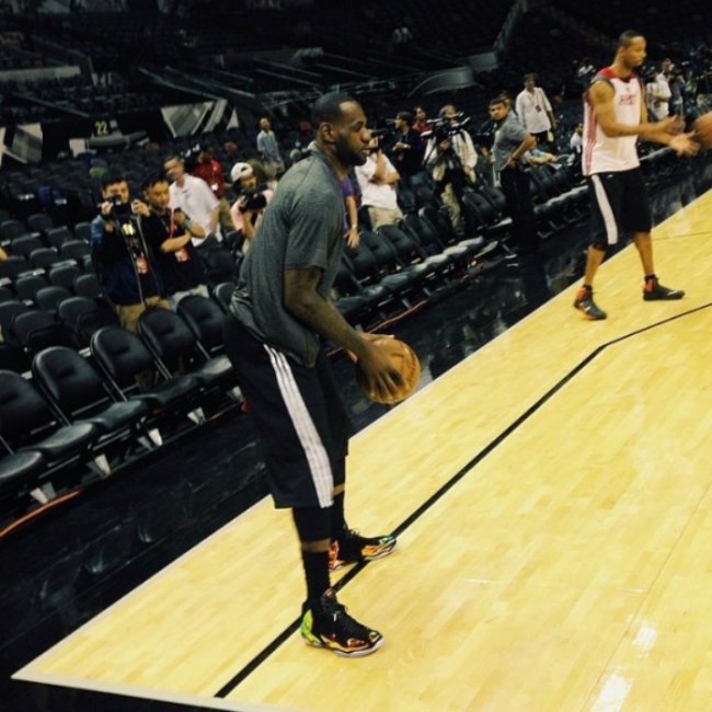 LBJ11,LeBron 11,LBJ11 EXT LBJ11 詹姆斯上脚 LeBron 11 EXT ＂King's Crown＂