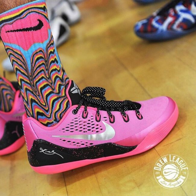 Kobe 9 EM,Kobe 9,Kay Yow,乳腺癌 科比9代低帮 Kobe 9 EM “Kay Yow” 乳腺癌配色实物曝光