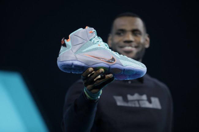 LBJ12,LeBron 12 LBJ12 詹姆斯谈论 LeBron 12 和复刻他的首款战靴