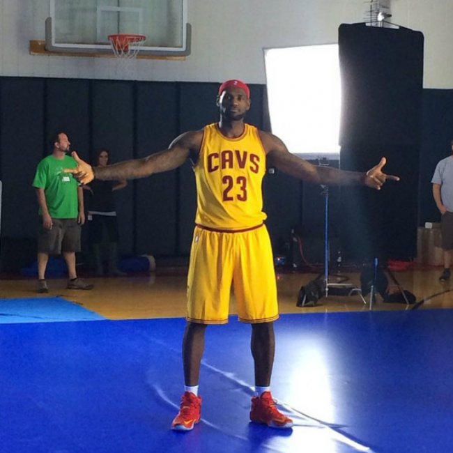 LBJ12,LeBron 12 LBJ12 LeBron 12 “Cavs” PE 詹皇上脚