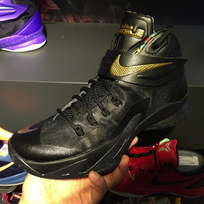 Nike,Solider,“,Watch,The,Thron 士兵8 Nike Solider 8 “Watch The Throne” 部分亚洲店铺现已发