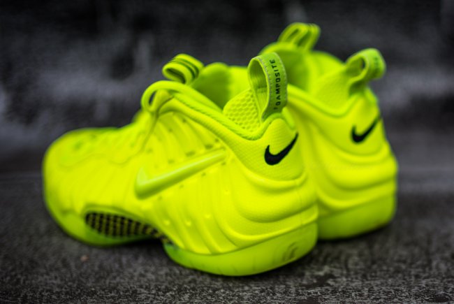 624041-700,Foamposite Pro,Foam 624041-700 Nike Air Foamposite Pro “Volt” 将在平安夜发售