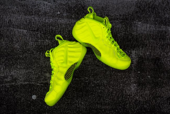 624041-700,Foamposite Pro,Foam 624041-700 Nike Air Foamposite Pro “Volt” 将在平安夜发售