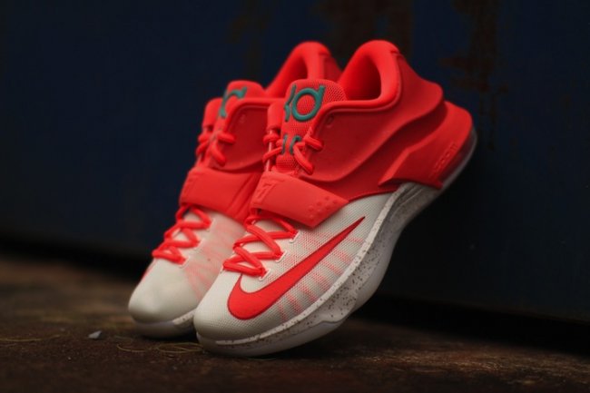 KD7 707560-613 KD7 “Christmas Egg Nog” 实物图赏 KD7 707560-613 KD7 “Christmas Egg Nog” 实物图赏