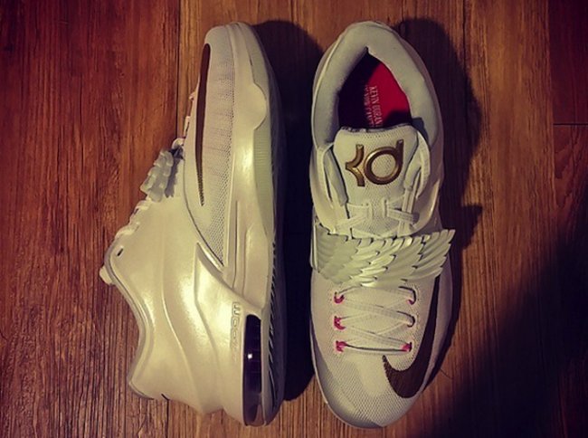 KD7 706858-176 KD7 “Aunt Pearl” 乳腺癌配色发售信息