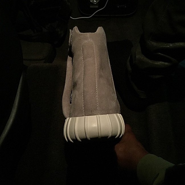 Kanye West,adidas,侃爷 Kanye West联名 侃爷新作！adidas Yeezy 750 Boost 实物曝光