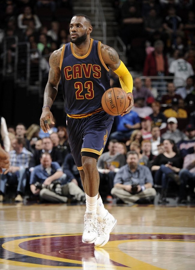 LBJ3,LeBron 3 LBJ3 詹姆斯赛场上脚第三代签名战靴 LeBron 3