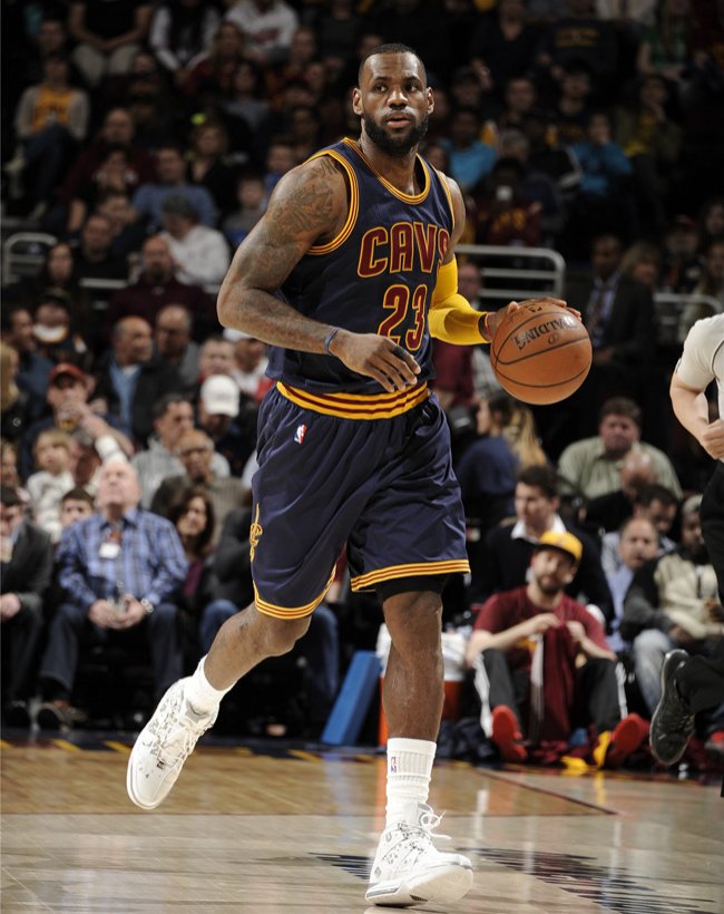 LBJ3,LeBron 3 LBJ3 詹姆斯赛场上脚第三代签名战靴 LeBron 3