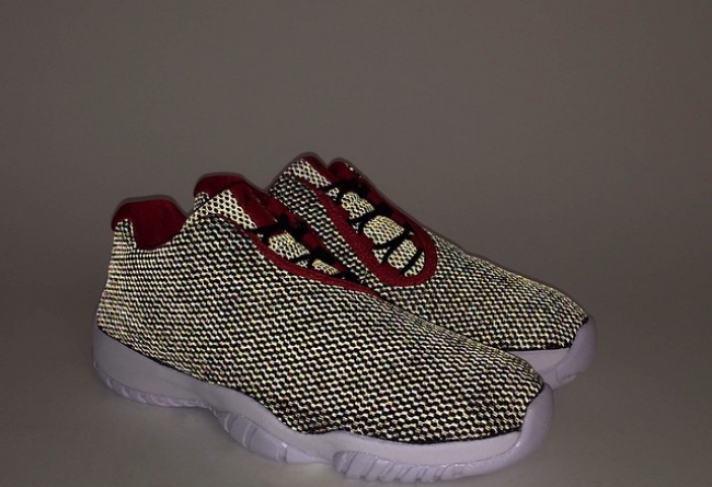 718948-001,Jordan Future Low,J 718948-001 黑红 Jordan Future Low ＂Bred＂ 3M 反光鞋面效果展示
