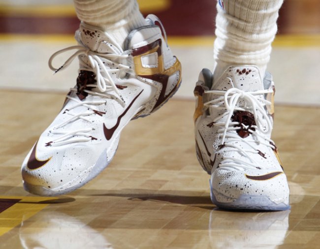 LBJ12,LeBron 12 Elite LBJ12 詹姆斯上脚全新 LeBron 12 Elite PE 骑士队配色