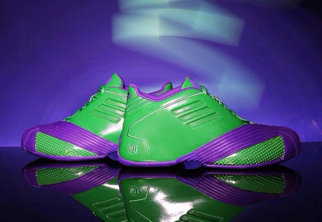 adidas  adidas 即将带来复仇者联盟配色童鞋系列