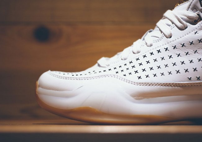802366-100,Kobe 10 EXT Mid,Kob 802366-100 Kobe 10 EXT Mid 白/生胶配色即将发售