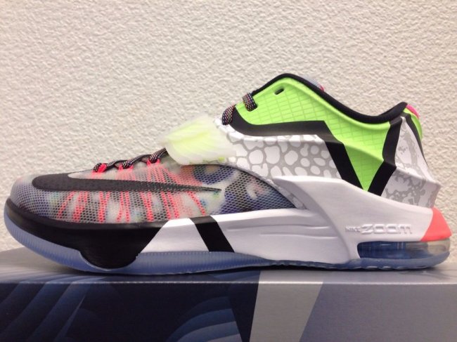 801778-944,KD7,Nike,What The K 801778-944KD7 KD7 “What The” 更多清晰实物图片曝光