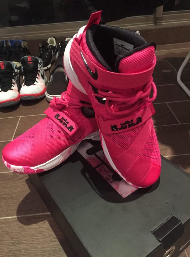 士兵9,Nike Zoom Soldier 9 749417-601士兵9 Nike Zoom Soldier 9 “Kay Yow” 乳腺癌配色亮相