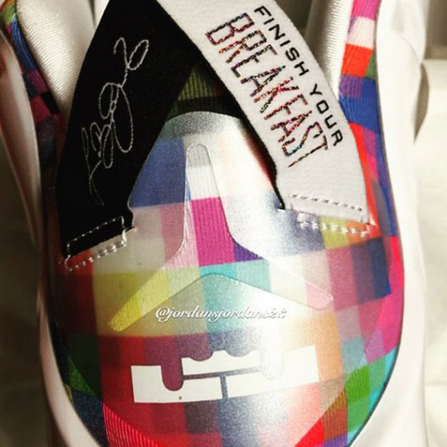 748861-900,LBJ12,LeBron 12 748861-900LBJ12 LeBron 12 EXT “Prism” 致敬已逝街球传奇人物