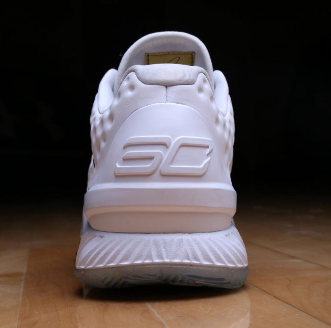 Curry One Low,Under Armour  亲友限定，Under Armour Curry One Low “MVP” 登场亮相