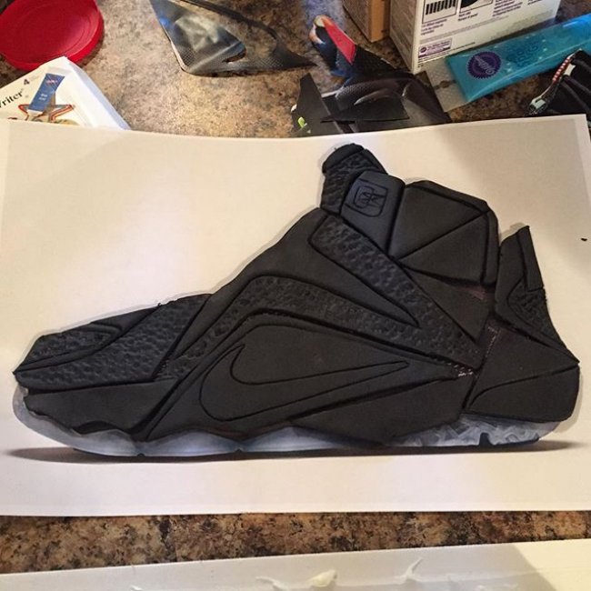 LBJ12,LeBron 12 LBJ12 LBJ 球鞋设计者收到 LeBron 12 生日蛋糕