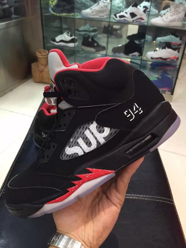 824371-001,AJ5,Air Jordan 5,Su 824371-001AJ5 Supreme x Air Jordan 5 “Black” 实物近赏