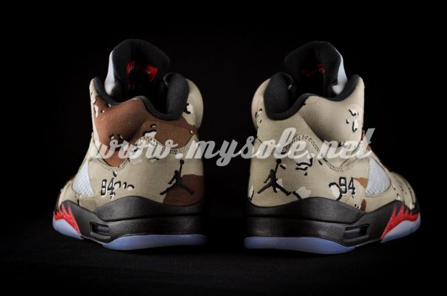 824371-201,AJ5,Air Jordan 5,Su 824371-201AJ5 Supreme x Air Jordan 5 “Camo” 沙漠迷彩实物新图
