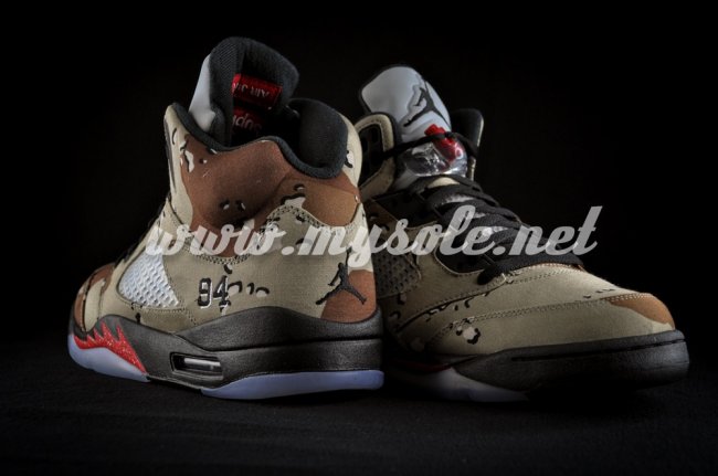 824371-201,AJ5,Air Jordan 5,Su 824371-201AJ5 Supreme x Air Jordan 5 “Camo” 沙漠迷彩实物新图