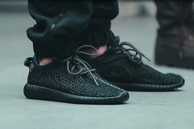 Yeezy 350 Boost,adidas  adidas Yeezy 350 Boost “Black” 本月劲酷登场！