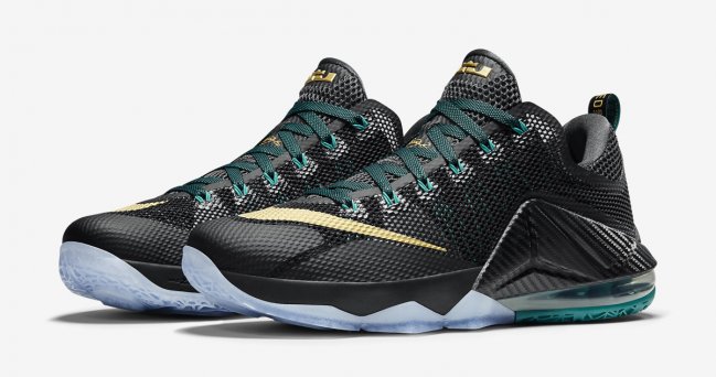 724557-070,LBJ12,LeBron 12 Low 724557-070LBJ12 LeBron 12 Low “Carbon Fiber” 黑金碳纤维配色登场