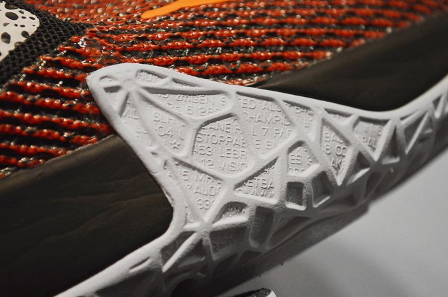 802193-909,LBJ12,LeBron 12,Wha 812511-909LBJ12 回归主题，LeBron 12 “What The” 全新清晰图片