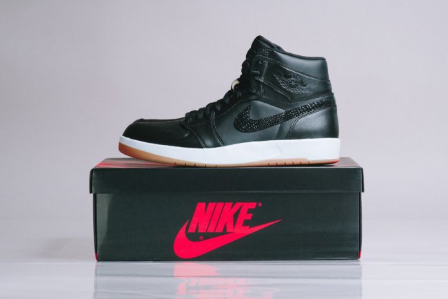 768861-008,AJ1.5,Air Jordan 1. 768861-008AJ1.5 Air Jordan 1.5 “Black Gum” 实物近赏