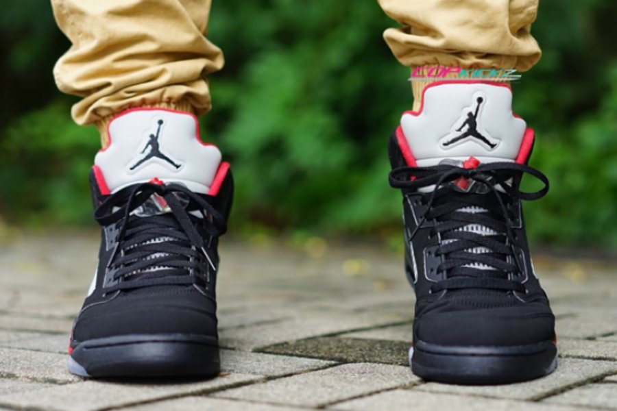 824371-001,AJ5,Air Jordan 5,Su 824371-001AJ5 Supreme x Air Jordan 5 “Black” 上脚实拍