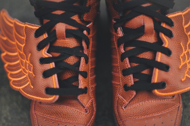 Jeremy Scott,JS WIngs,adidas  Jeremy Scott x adidas JS Wings 以篮球形象登场