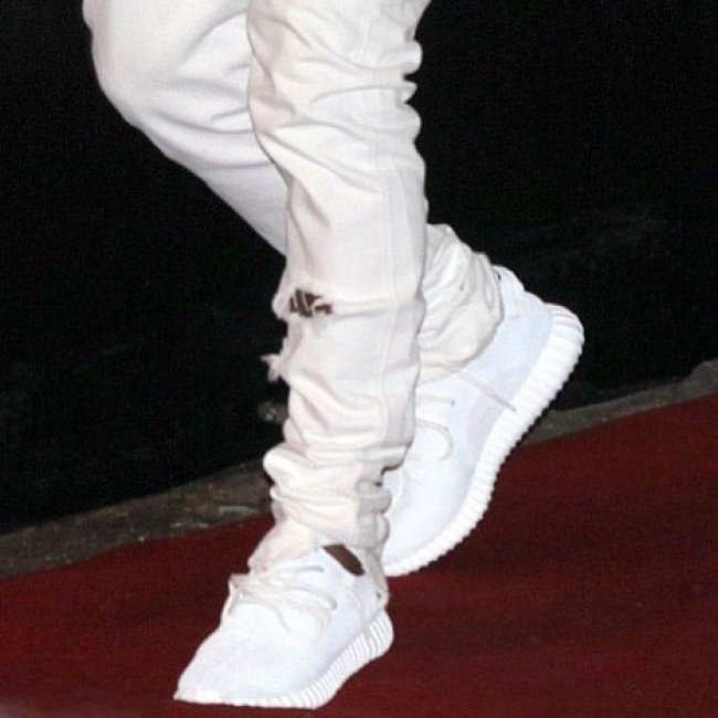 adidas Yeezy 350 Boost,Yeezy 3  侃爷上脚 adidas Yeezy 350 Boost “White” 更多图片