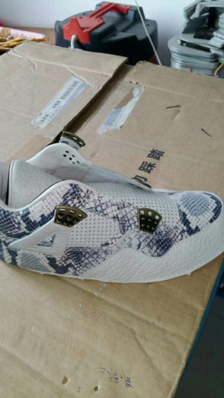 AJ4,Air Jordan 4 AJ4巅峰 疑似 Air Jordan 4 Pinnacle “Snakeskin” 谍照曝光