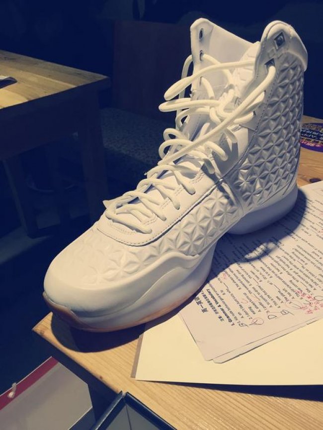 Kobe 10 High EXT  Kobe 10 High EXT 高帮版本现身