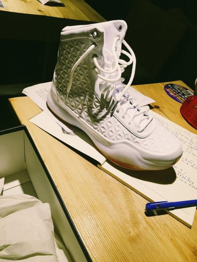 Kobe 10 High EXT  Kobe 10 High EXT 高帮版本现身