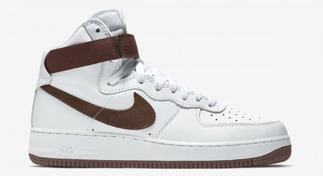 743546-102,AF1,Air Force 1 Hig 743546-102AF1 Nike Air Force 1 High Retro QS “Chocolate” 巧克力登场